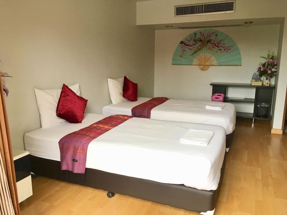 Отель Miracle Boutique Chiangmai Чиангмай Экстерьер фото
